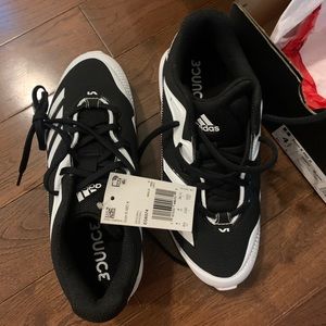 New, never worn youth baseball cleats